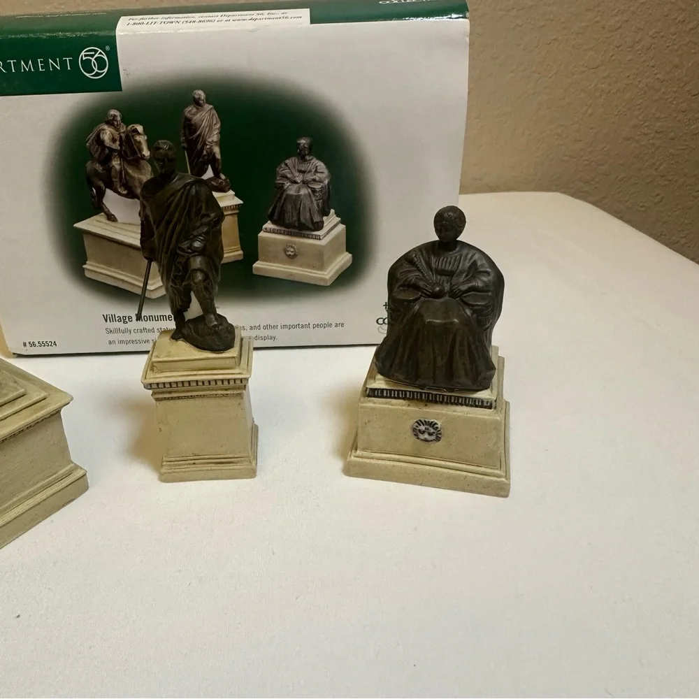 Department 56 Village Monuments Set‎ of 3 New with box #55524 Christmas Figures